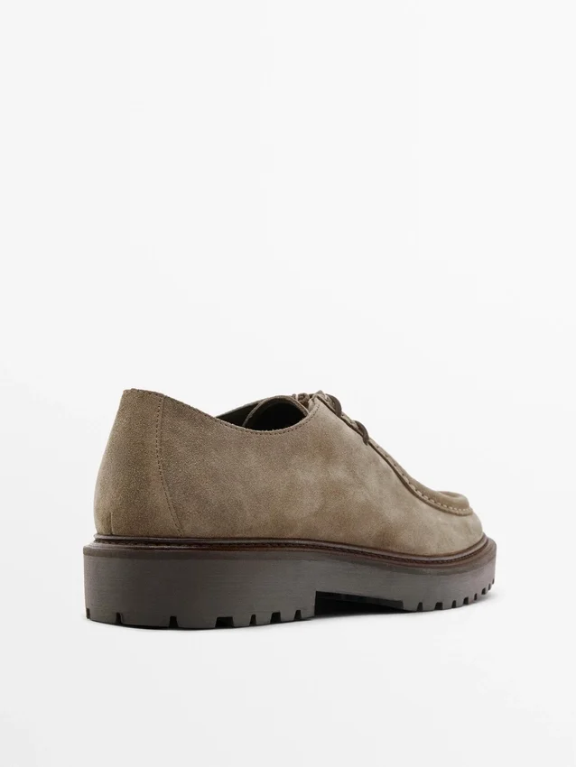 Scarpe in pelle scamosciata con punta moc Scarpe in pelle scamosciata con punta moc