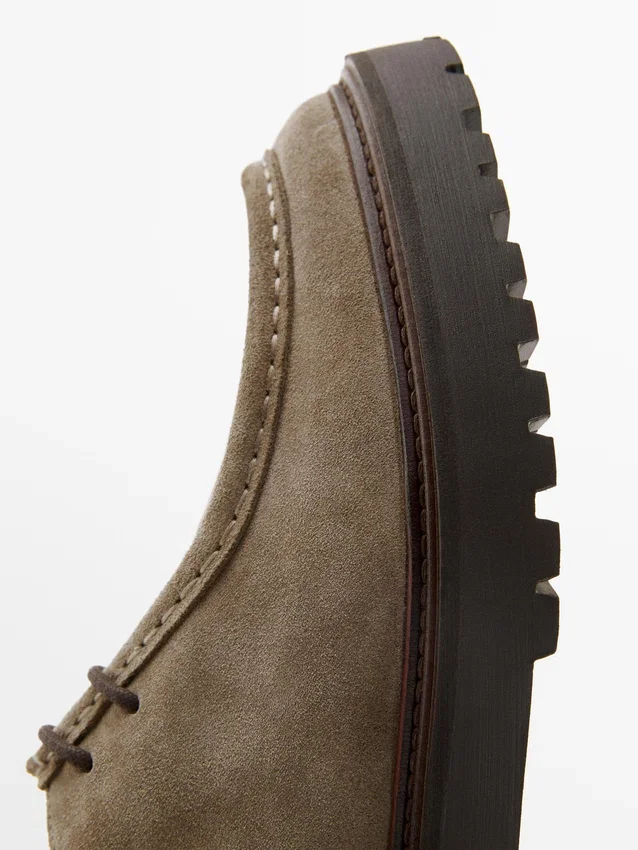 Scarpe in pelle scamosciata con punta moc Scarpe in pelle scamosciata con punta moc