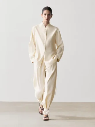 Sovracamicia fluida con dettaglio al colletto