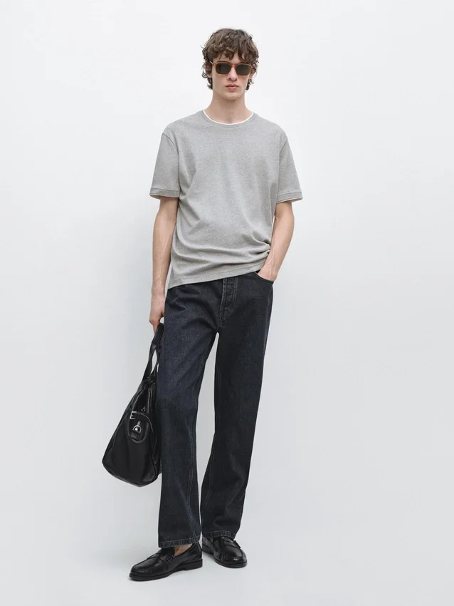 T-Shirt 100% cotone con dettagli a contrasto T-Shirt 100% cotone con dettagli a contrasto