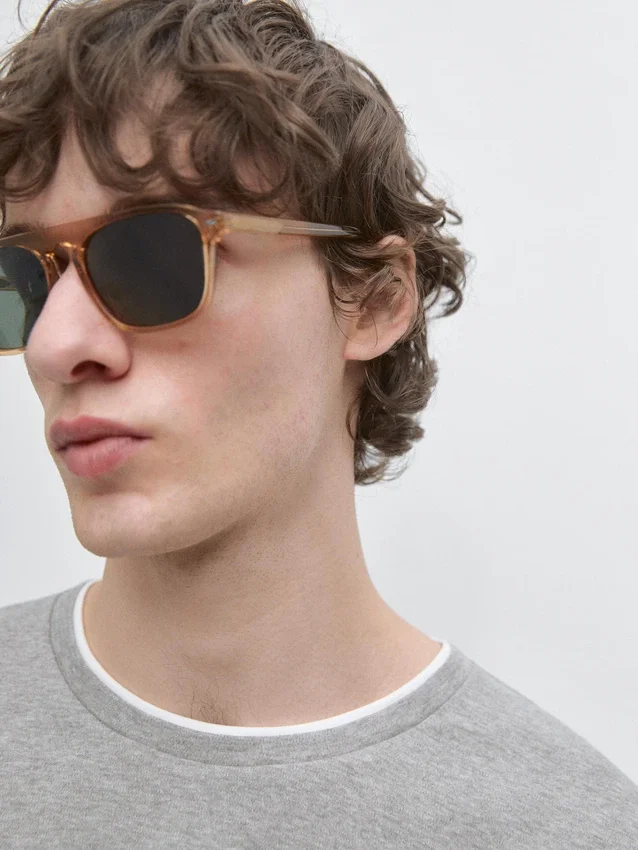 T-Shirt 100% cotone con dettagli a contrasto T-Shirt 100% cotone con dettagli a contrasto