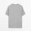 T-Shirt 100% cotone con dettagli a contrasto T-Shirt 100% cotone con dettagli a contrasto