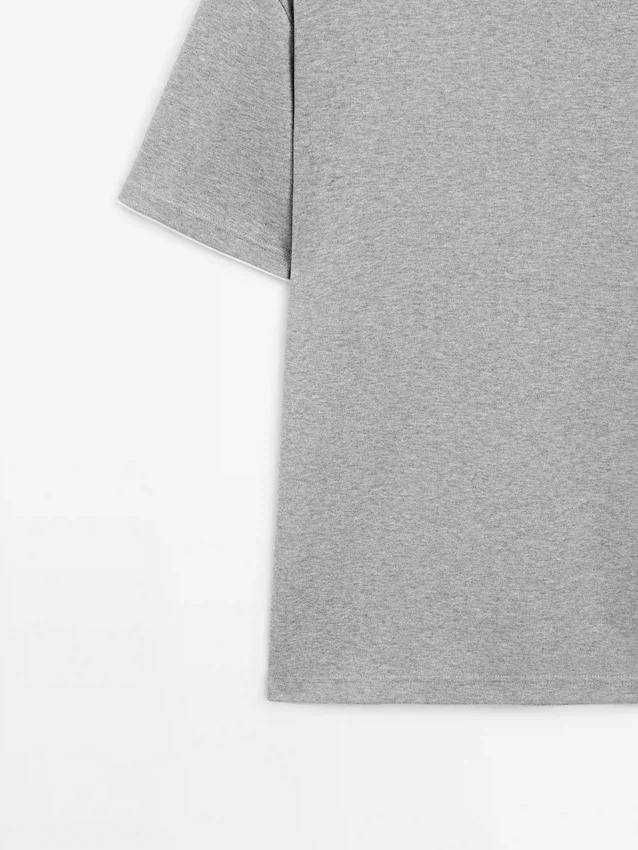 T-Shirt 100% cotone con dettagli a contrasto T-Shirt 100% cotone con dettagli a contrasto