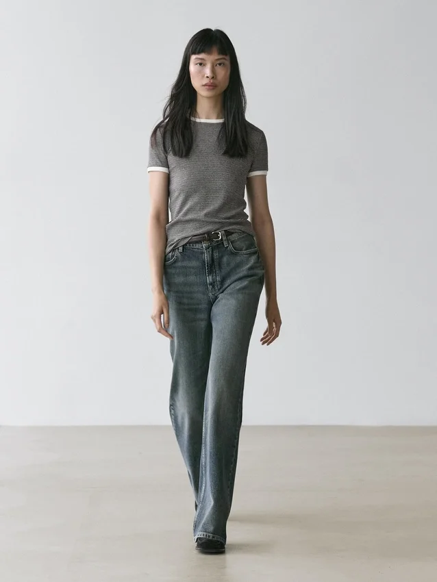 T-Shirt a maniche corte con dettagli a contrasto T-Shirt a maniche corte con dettagli a contrasto