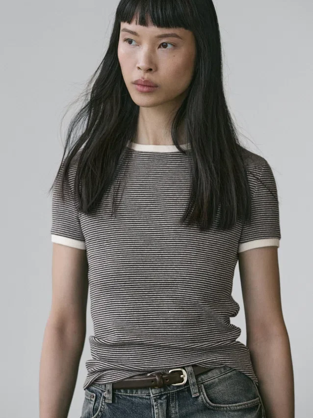 T-Shirt a maniche corte con dettagli a contrasto T-Shirt a maniche corte con dettagli a contrasto