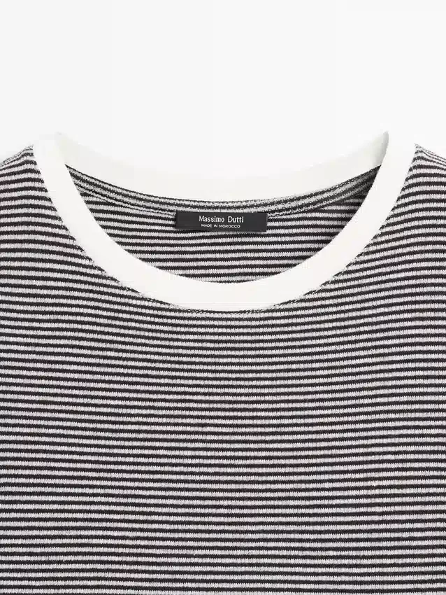 T-Shirt a maniche corte con dettagli a contrasto T-Shirt a maniche corte con dettagli a contrasto