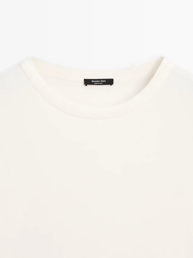 T-Shirt a maniche lunghe con orlo arrotondato T-Shirt a maniche lunghe con orlo arrotondato