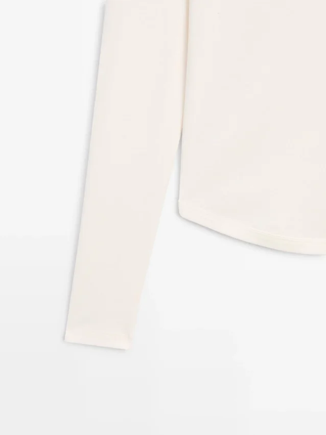 T-Shirt a maniche lunghe con orlo arrotondato T-Shirt a maniche lunghe con orlo arrotondato