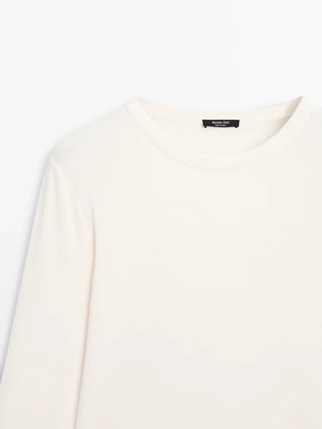 T-Shirt a maniche lunghe con orlo arrotondato T-Shirt a maniche lunghe con orlo arrotondato