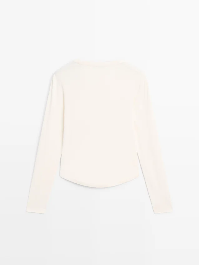 T-Shirt a maniche lunghe con orlo arrotondato T-Shirt a maniche lunghe con orlo arrotondato