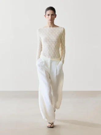 T-Shirt con scollo a barchetta e dettagli in pizzo