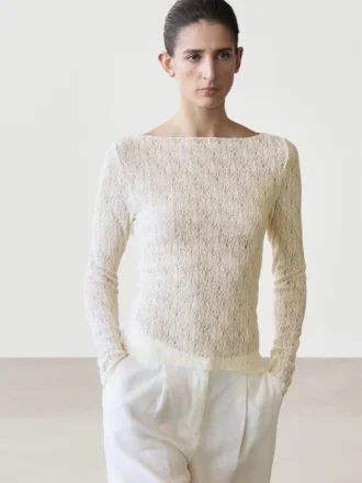 T-Shirt con scollo a barchetta e dettagli in pizzo