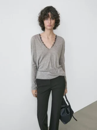 T-Shirt con scollo a V e dettagli in pizzo