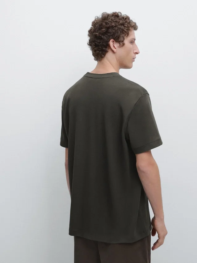 T-Shirt in cotone 100% con scollo a contrasto T-Shirt in cotone 100% con scollo a contrasto