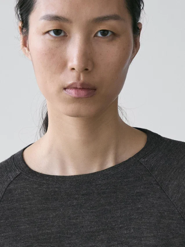 T-Shirt in lana con maniche raglan T-Shirt in lana con maniche raglan