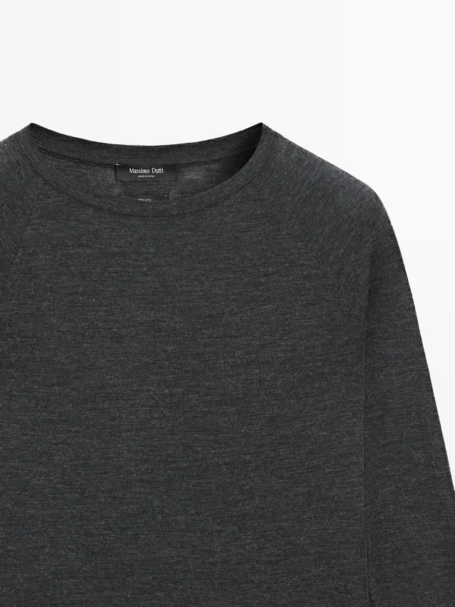 T-Shirt in lana con maniche raglan T-Shirt in lana con maniche raglan