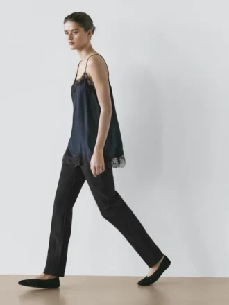 Top a canotta con dettagli in pizzo a contrasto