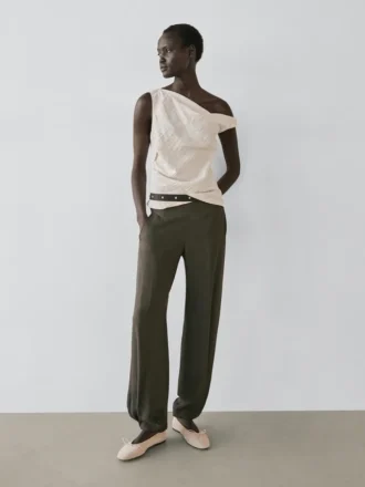 Top asimmetrico con dettaglio a nodo