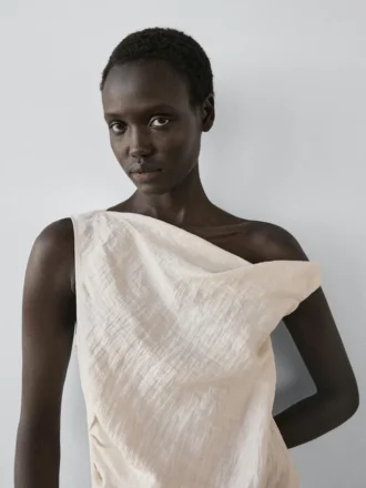 Top asimmetrico con dettaglio a nodo