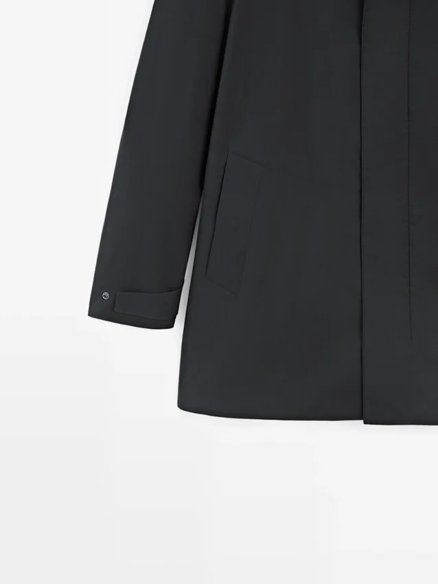 Trench in tessuto idrorepellente Trench in tessuto idrorepellente